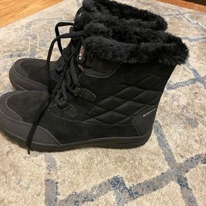 Columbia snow boots size 8.5 (runs small)